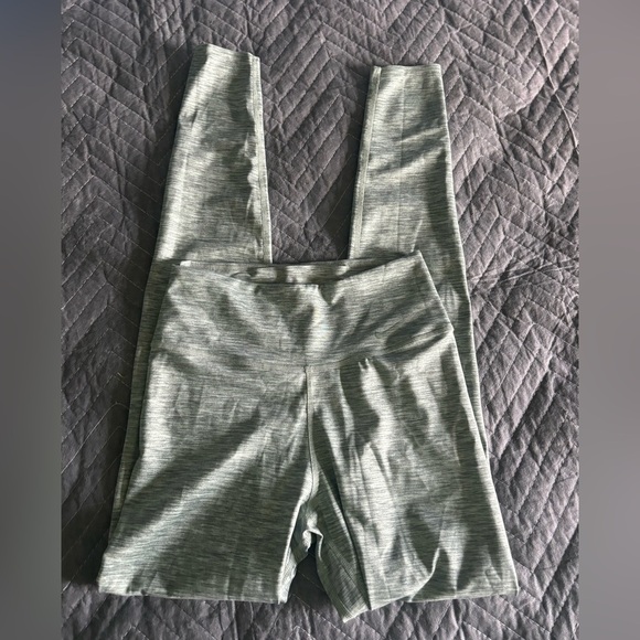 Nike Dry Fit Leggings XS Distressed Green Ankle Length . Excellent condition. - Picture 1 of 4
